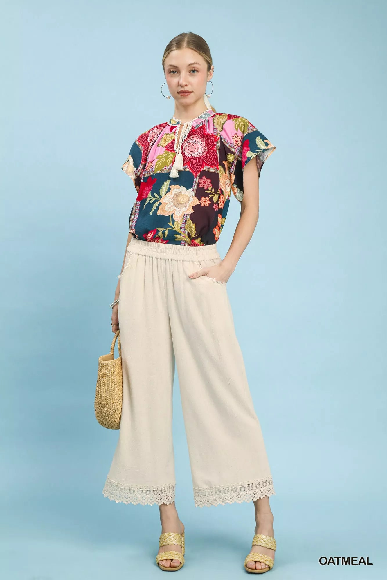 Umgee oatmeal linen wide leg cropped pants with lace trim full outfit