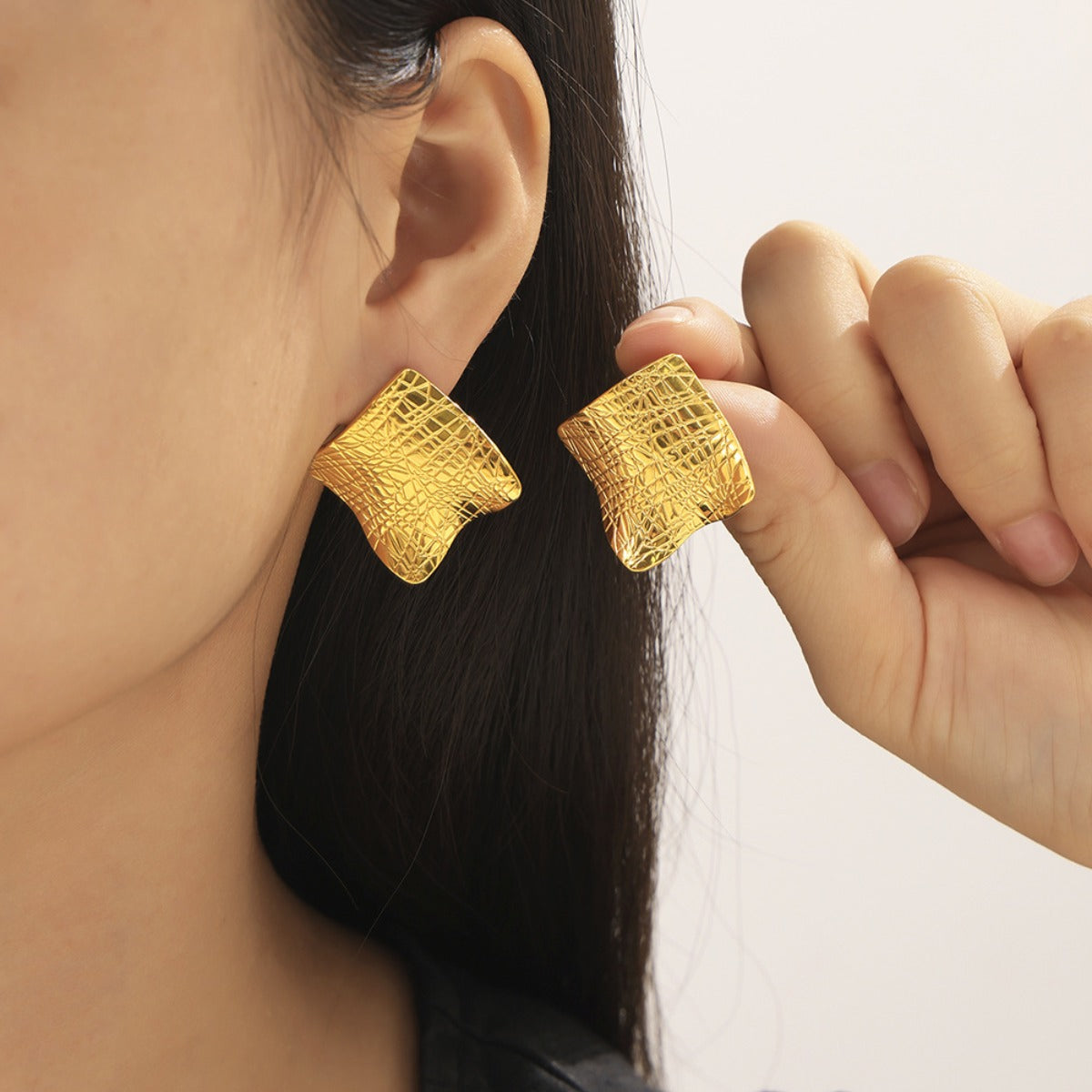 Women's Textured Titanium Steel Stud Earrings
