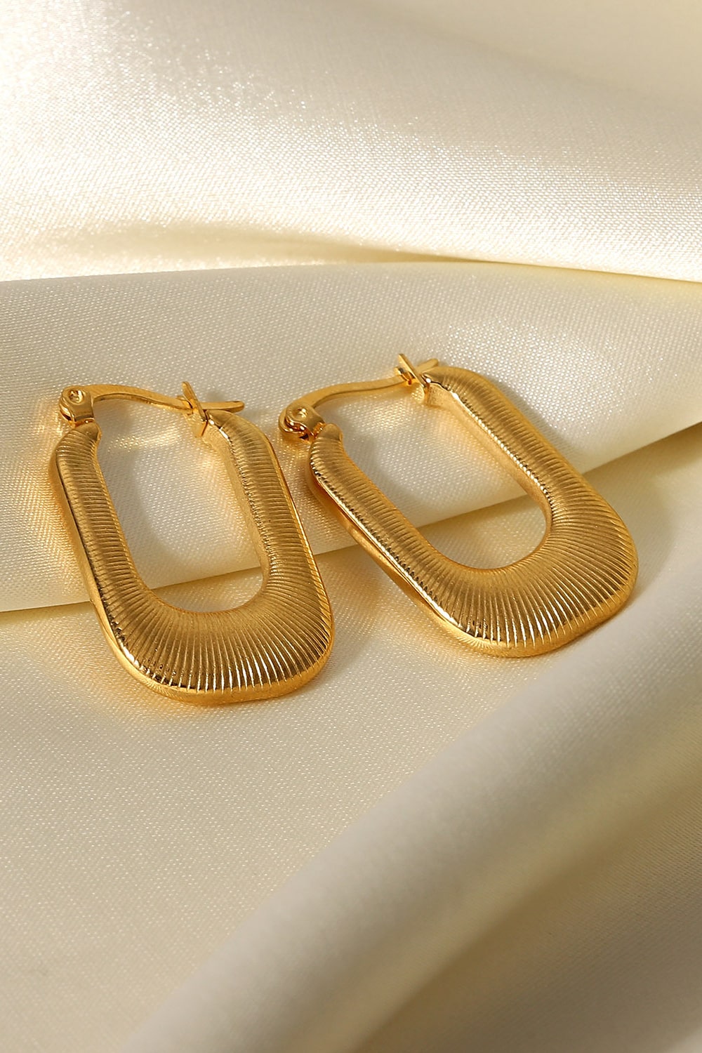 Women's Good Luck Charm Screw-Thread U-Shaped Earrings