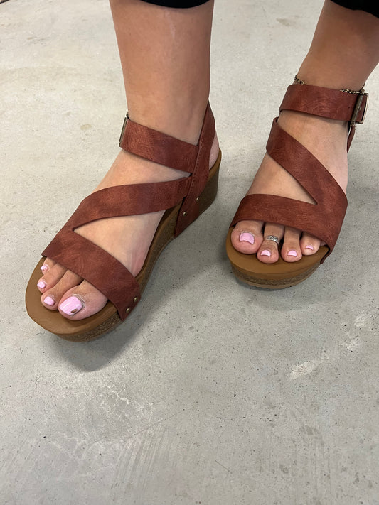 Very G Women’s Shayne Wedge Sandal Faux Leather Size 6-11