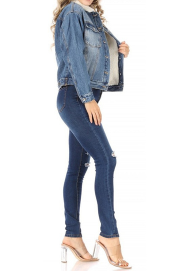 Women’s Denim Jacket with a Button Down Closure and Inside Sherpa Suede Cotton Polyester Size M-XL