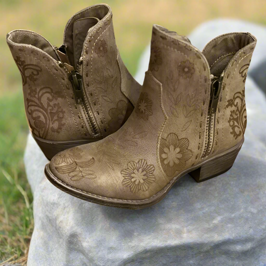 Very G Drift Short Top Bootie Faux Leather Suede Size 6-11