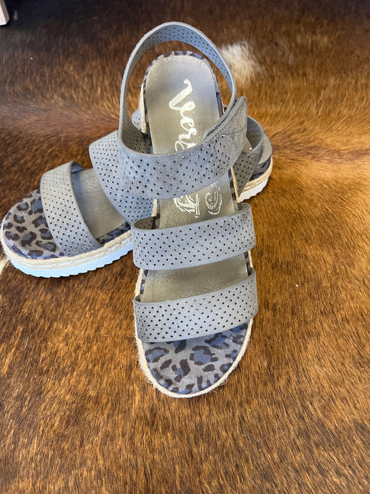 Very G Women’s Club Gray Leopard Accent Sandals Faux Leather Size 6-11
