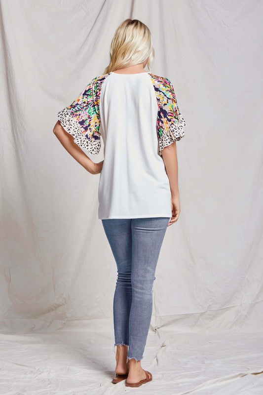 Women's Ruffle Trimmed Short Sleeved Floral Raglan Top