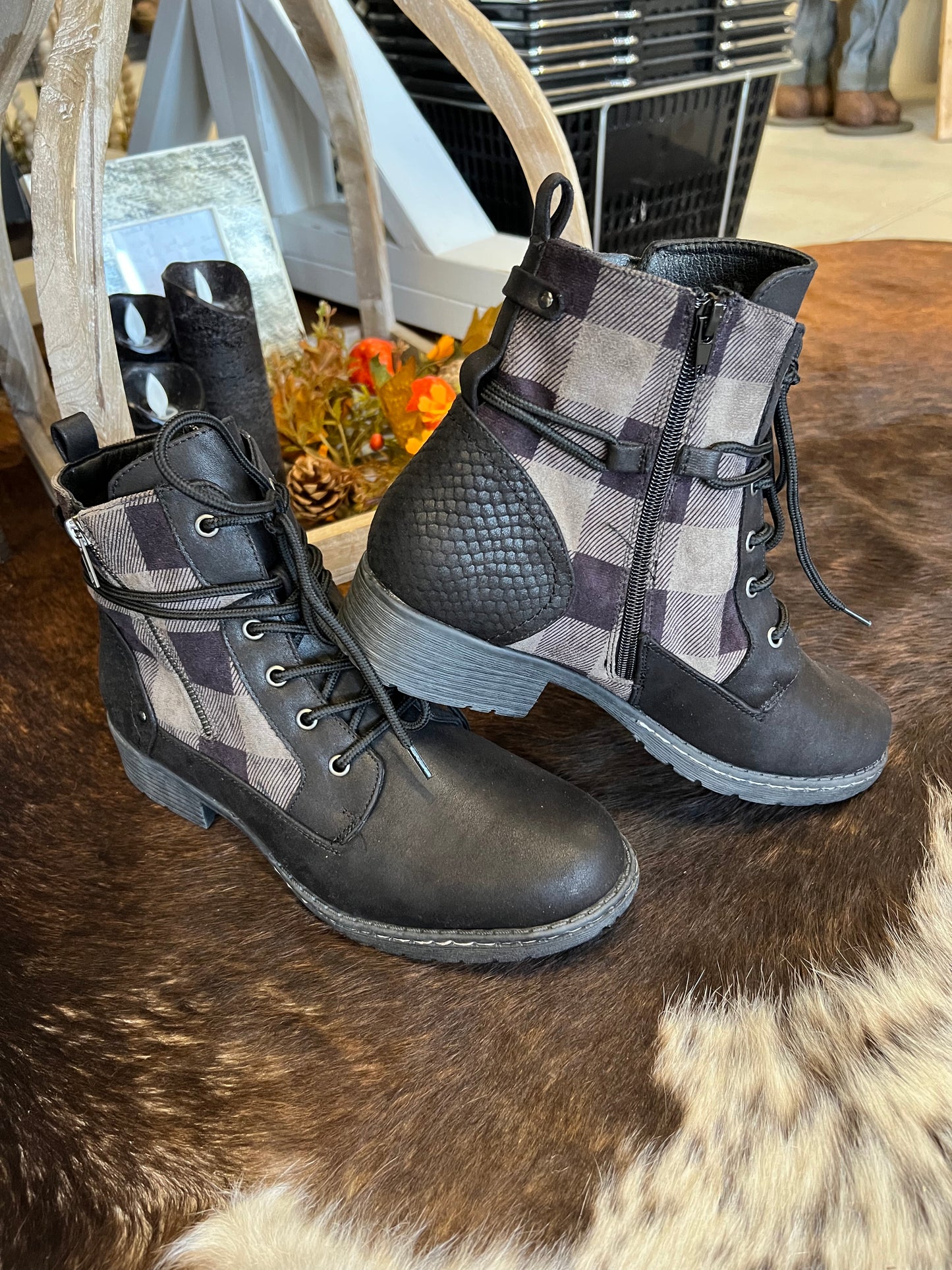 Very G Gypsy Jazz Donnie Women's Buffalo Check Design Bootie