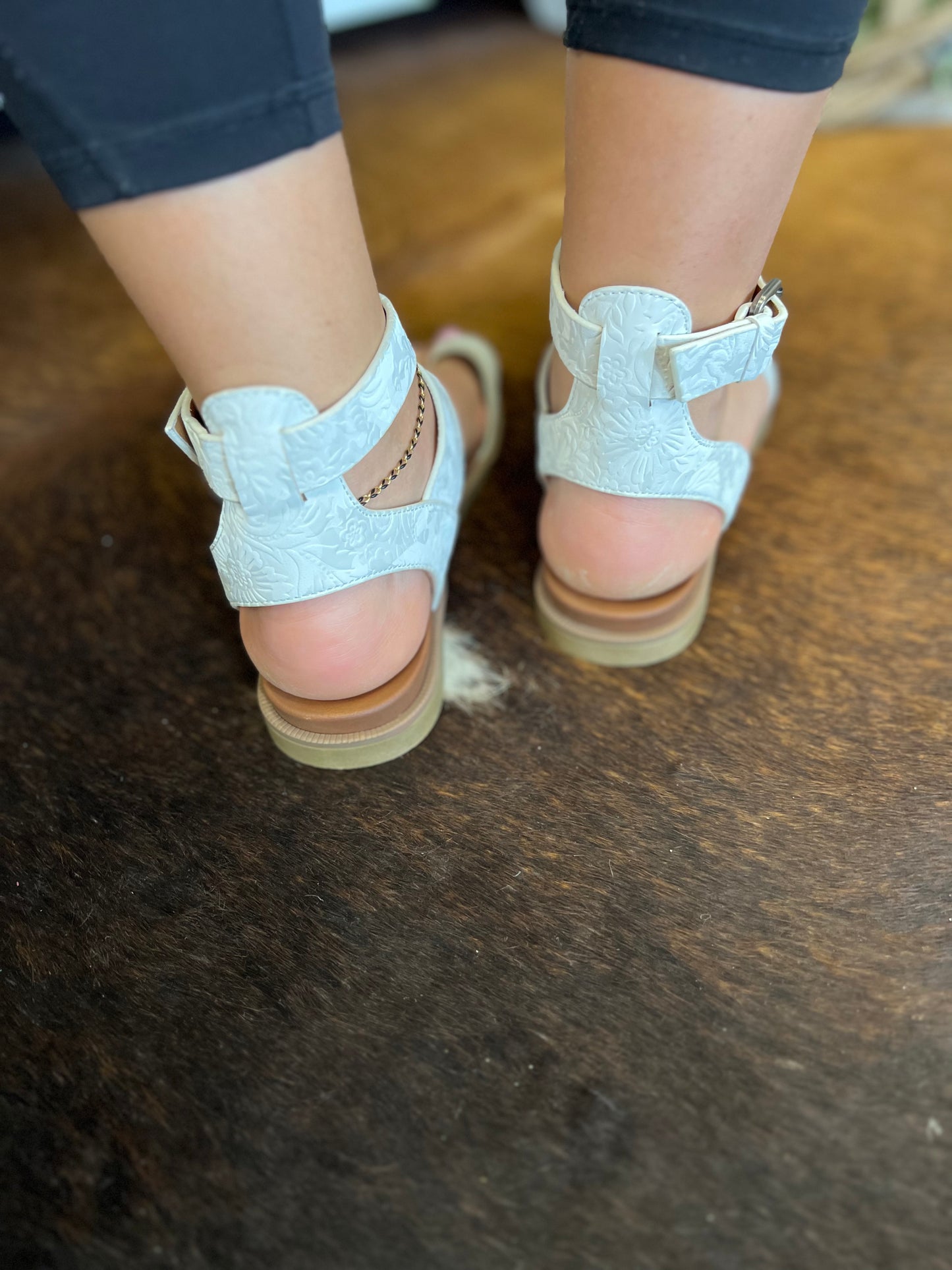 Very G Steffy Strappy Tooled Sandals White