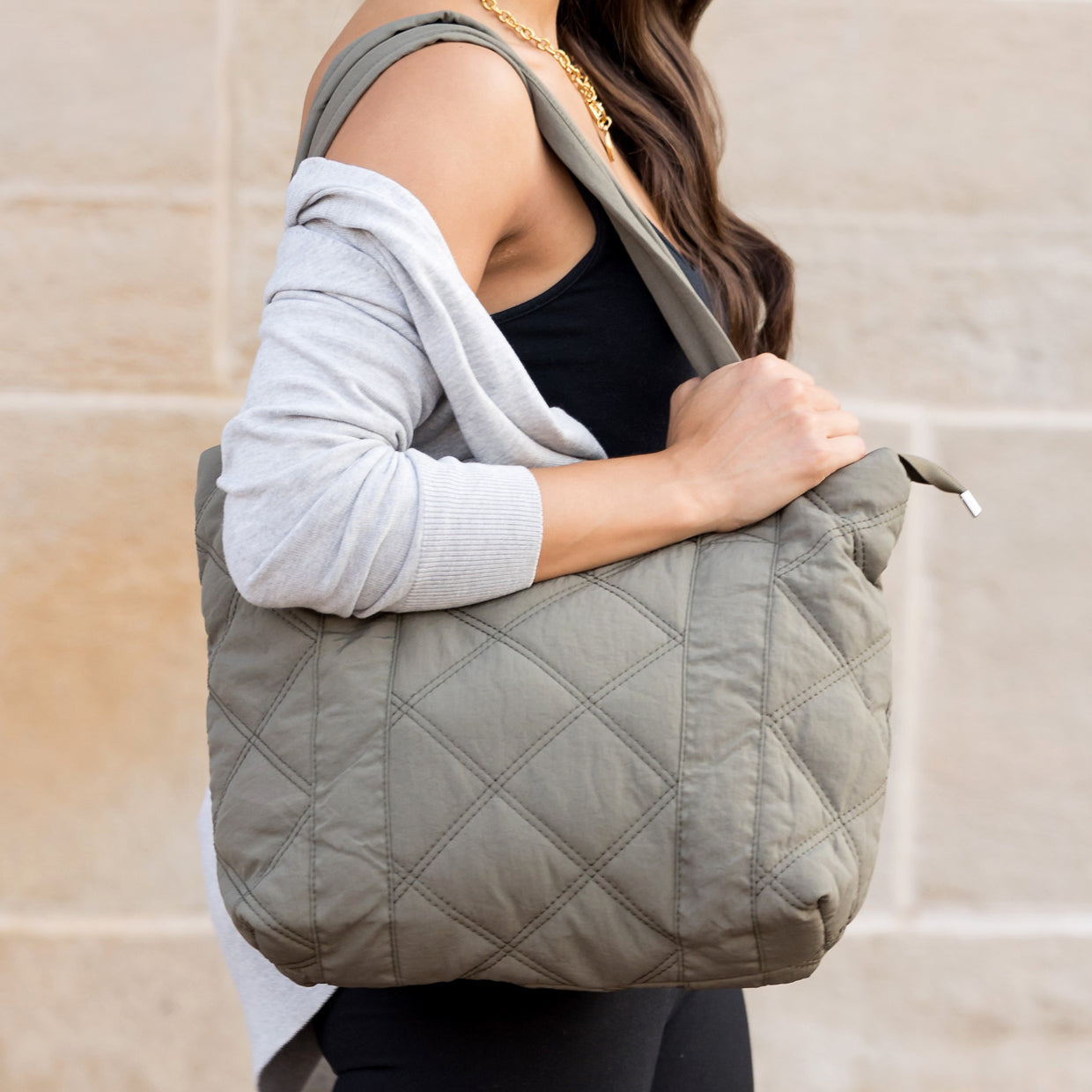 100% Easy Clean Polyester Puffed Quilted Zip Top Tote Bag with 3 Interior Pockets | 16.5" x 16"