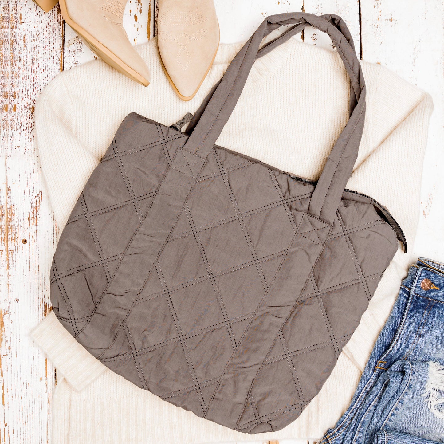 100% Easy Clean Polyester Puffed Quilted Zip Top Tote Bag with 3 Interior Pockets | 16.5" x 16"