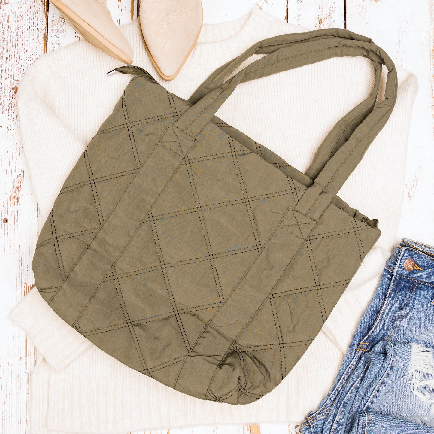 100% Easy Clean Polyester Puffed Quilted Zip Top Tote Bag with 3 Interior Pockets | 16.5" x 16"