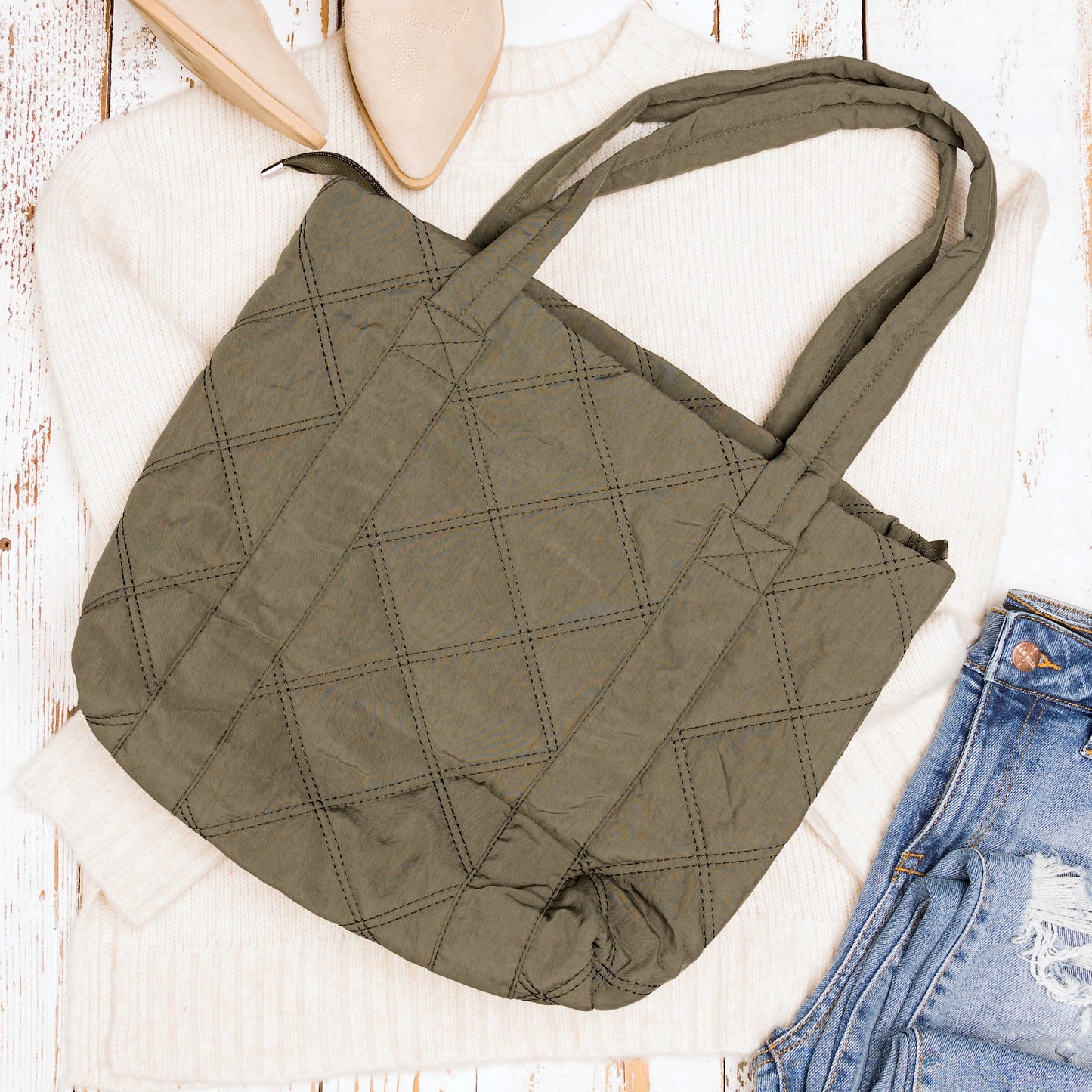 100% Easy Clean Polyester Puffed Quilted Zip Top Tote Bag with 3 Interior Pockets | 16.5" x 16"