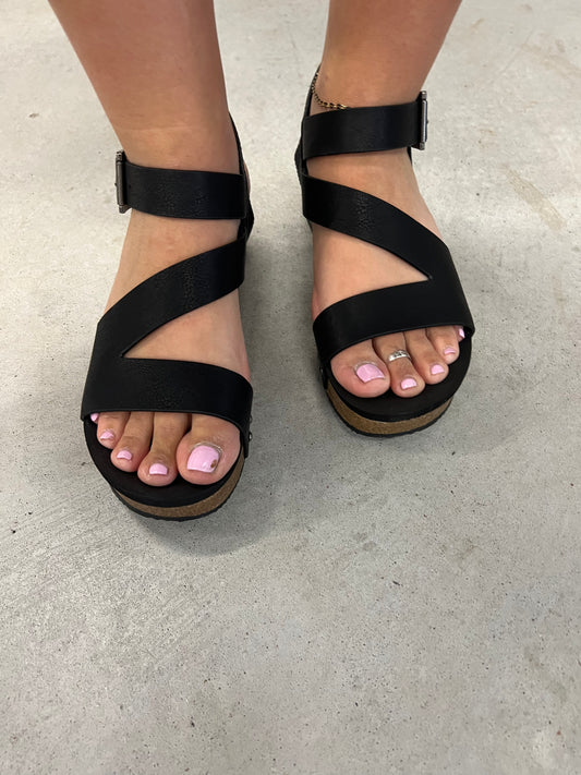 Very G Shayne Wedge Sandals