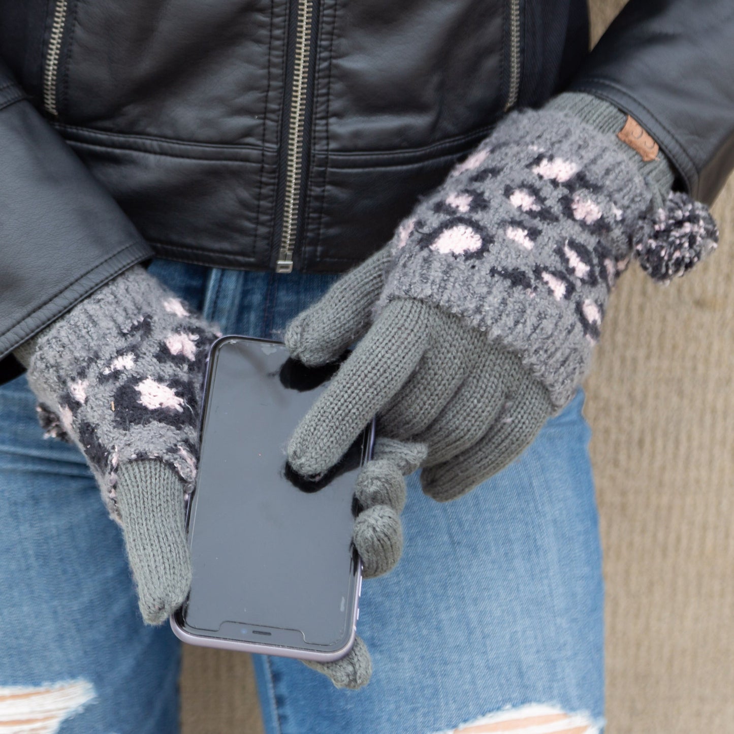 C.C® 100% Soft Acrylic Leopard Print 2-Piece Glove & Handwarmer Set | One Size